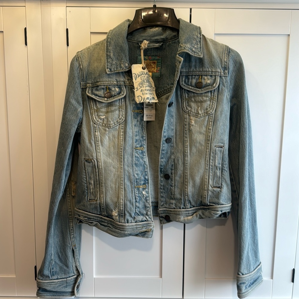 Abercrombie & Fitch destroyed authentic Vintage Demi  jacket
